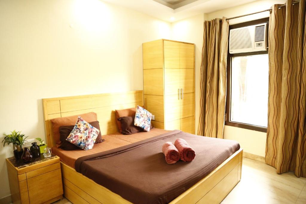Room in Airb&b New Delhi - Divine Inn Service Apartments - Queen Room Met Balkon