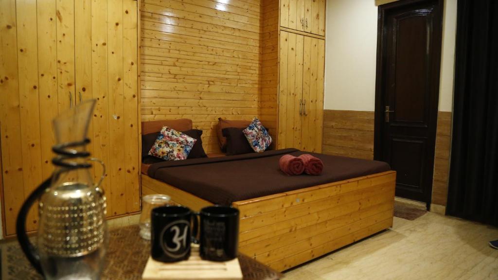 Room in Airb&b New Delhi - Divine Inn Service Apartments - Luxe Drievoudige Kamer