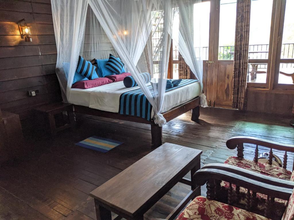 Postel nebo postele na pokoji v ubytování Madushanka Resort