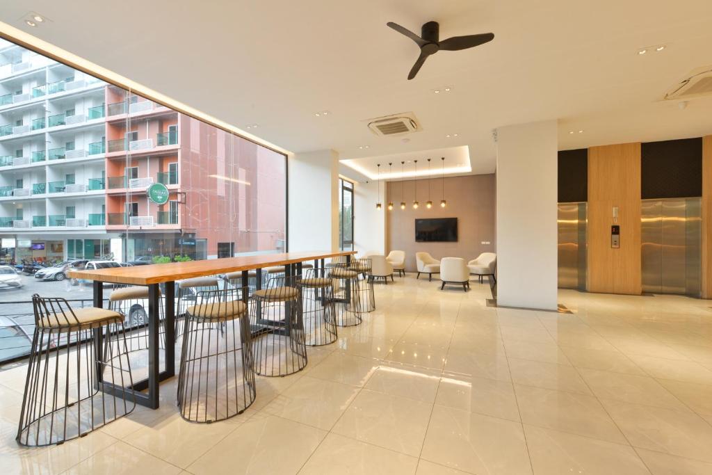 Posezení v ubytování Grace Patong Hotel