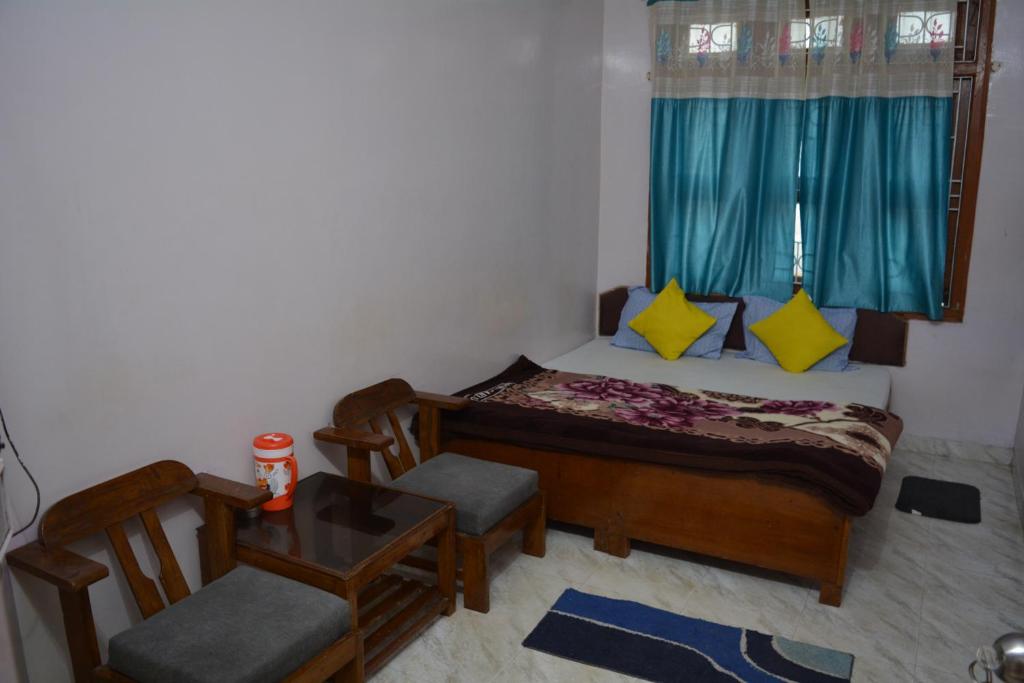 Postel nebo postele na pokoji v ubytování Hostel shivshakti khajuraho