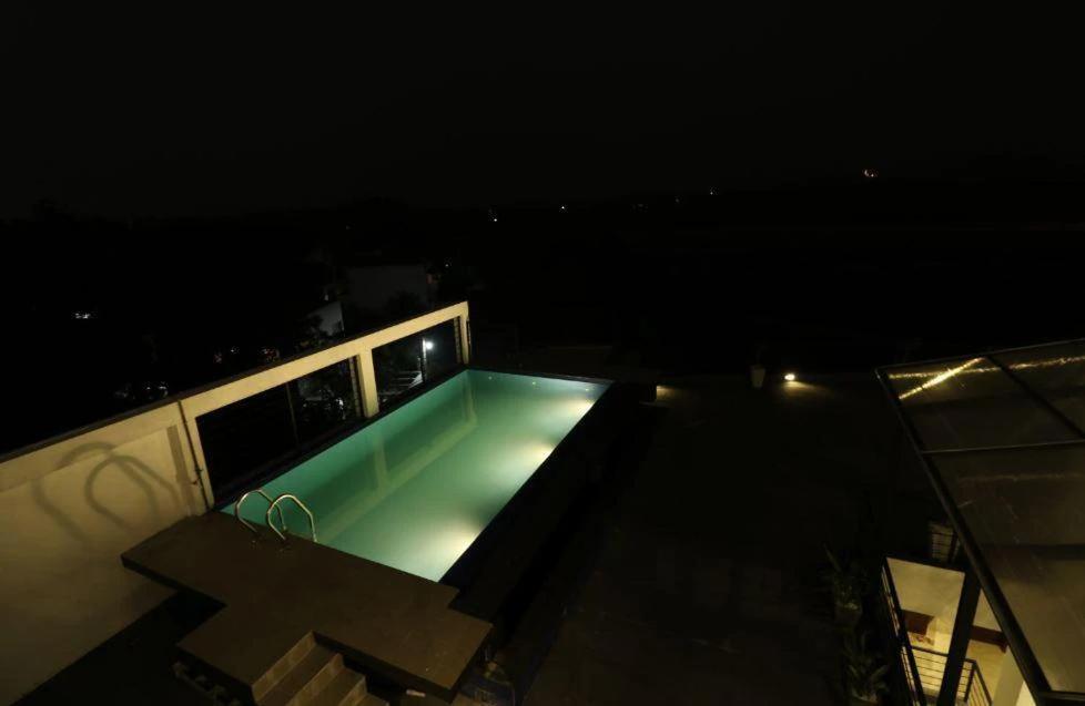 O vedere a piscinei de la sau din apropiere de Sky14 Hotel Apartments