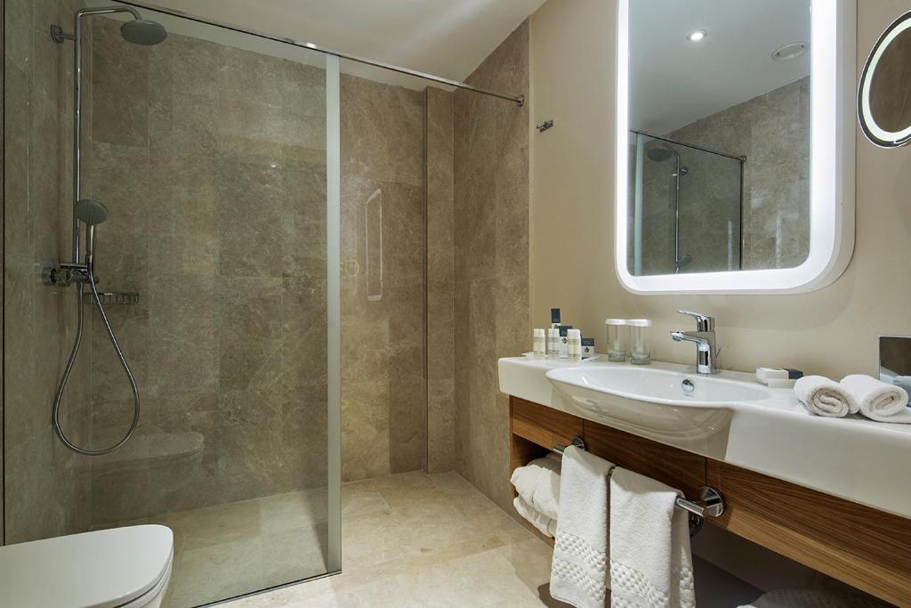 DoubleTree by Hilton Hotel Istanbul - Tuzla - King Guest Room