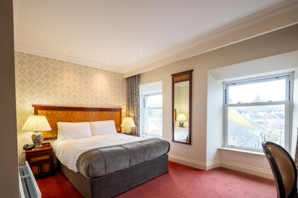 Ένα ή περισσότερα κρεβάτια σε δωμάτιο στο West Cork Hotel