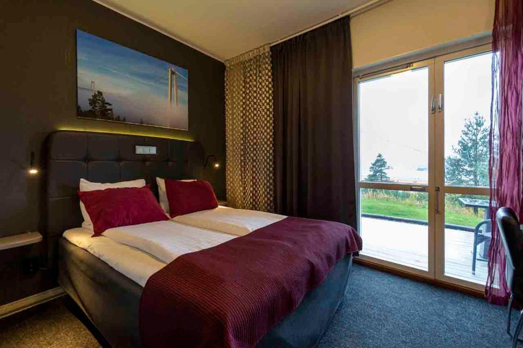 Postel nebo postele na pokoji v ubytování Hotell Höga Kusten