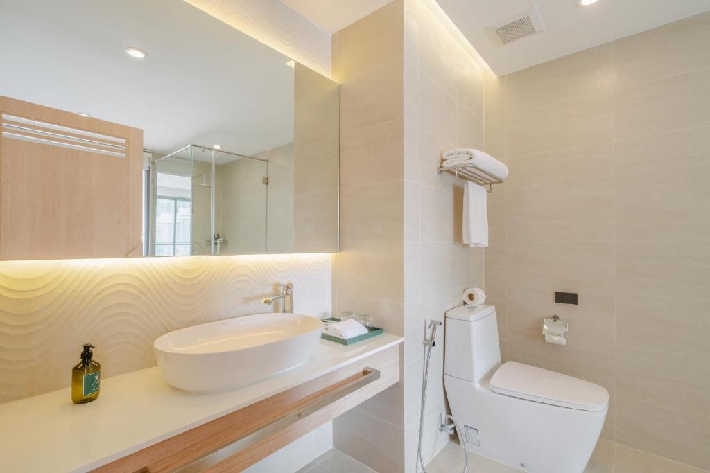 Phuket Emerald Beach Resort - 5