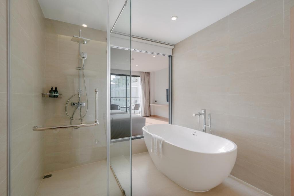 Phuket Emerald Beach Resort - 4