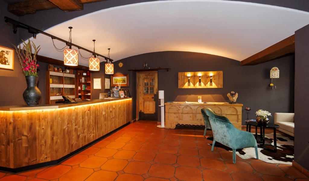 Lounge nebo bar v ubytování Hotel Parsenn