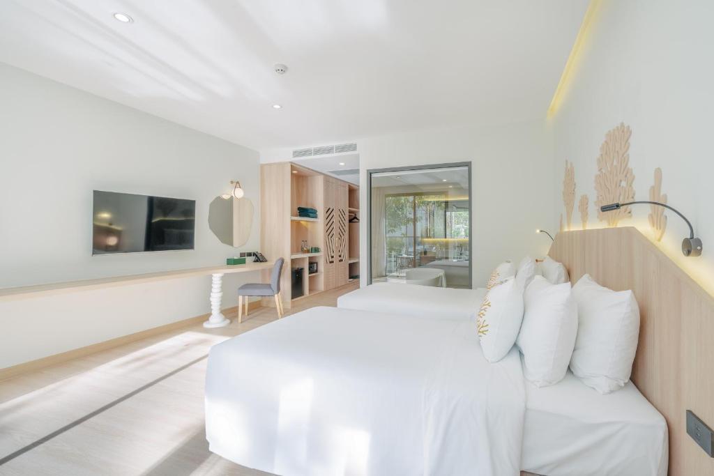 Phuket Emerald Beach Resort - 11