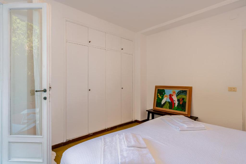 Postel nebo postele na pokoji v ubytování Villa Escalina with private beach and A/C