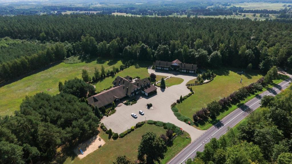 an aerial view of a large estate with a house at Hotel Cykada in Wielki Głęboczek