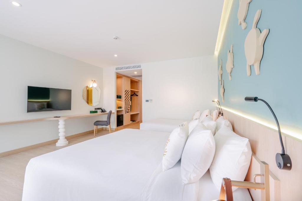 Phuket Emerald Beach Resort - 13