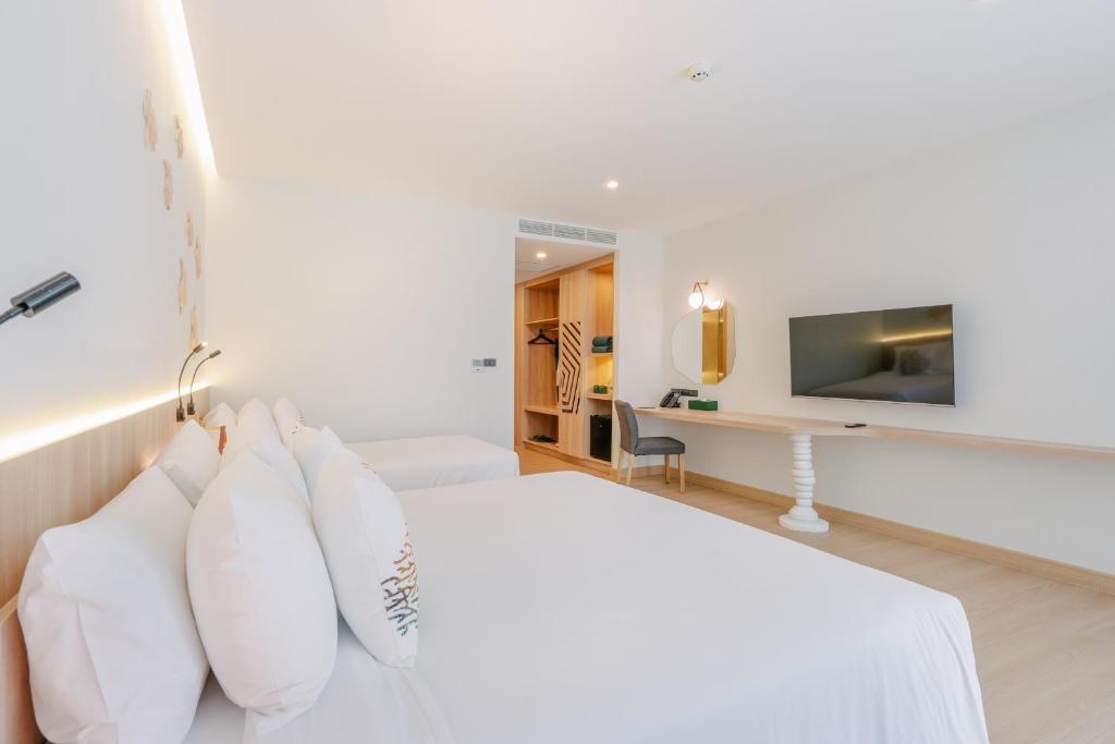 Phuket Emerald Beach Resort - 19