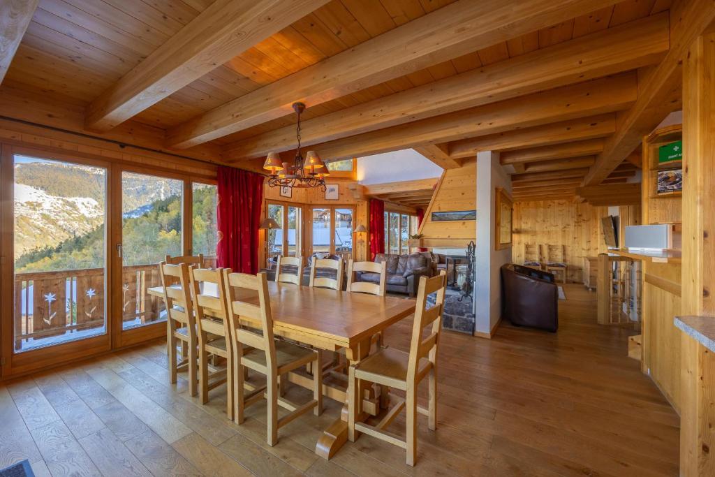 Kuchyň nebo kuchyňský kout v ubytování Chalet Vansamis, breathtakinng views & sauna
