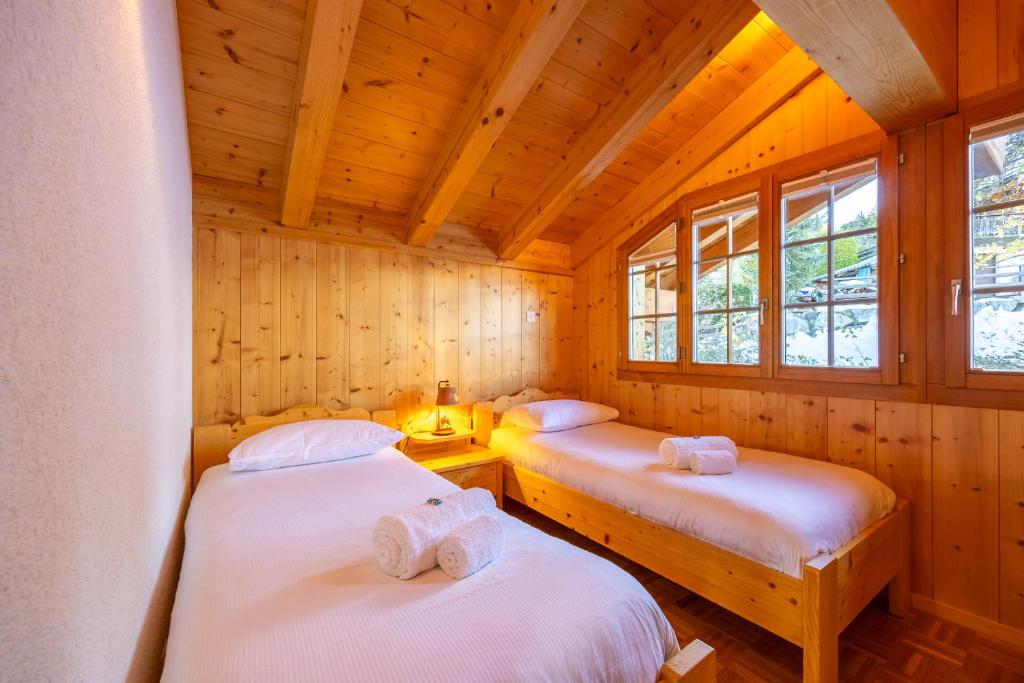 Postel nebo postele na pokoji v ubytování Chalet Vansamis, breathtakinng views & sauna