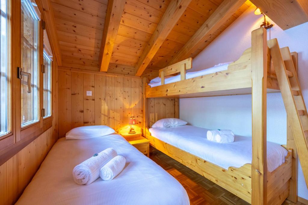 Postel nebo postele na pokoji v ubytování Chalet Vansamis, breathtakinng views & sauna