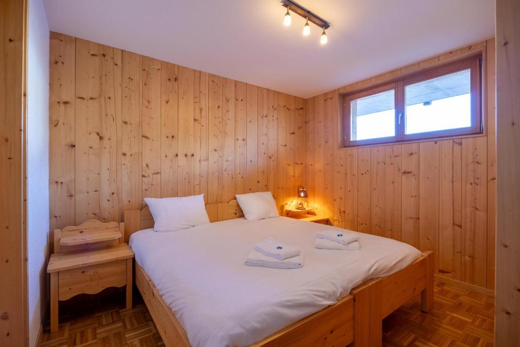 Postel nebo postele na pokoji v ubytování Chalet Vansamis, breathtakinng views & sauna