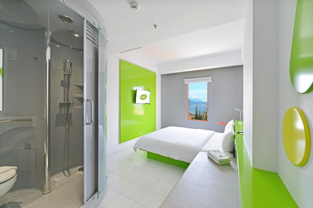 Postel nebo postele na pokoji v ubytování POP! Hotel Tanjung Karang