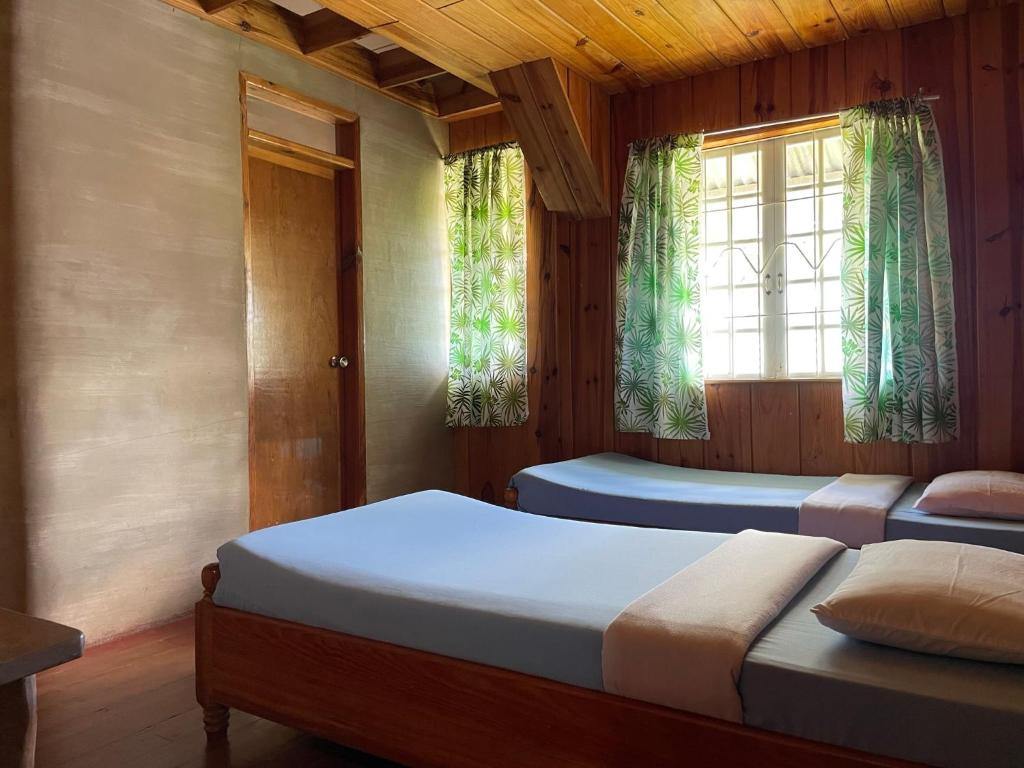 Postel nebo postele na pokoji v ubytování Saint Joseph Inn