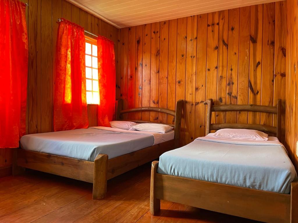 Postel nebo postele na pokoji v ubytování Saint Joseph Inn