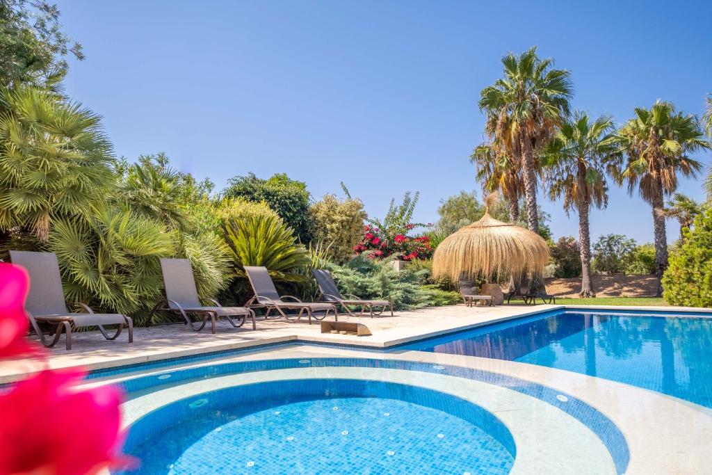 Bazén v ubytování Villa Can Moleto By SunVillas Mallorca nebo v jeho okolí