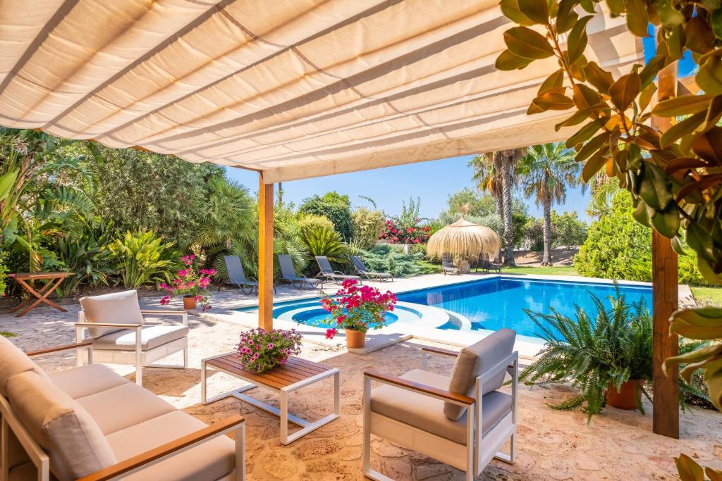 Bazén v ubytování Villa Can Moleto By SunVillas Mallorca nebo v jeho okolí