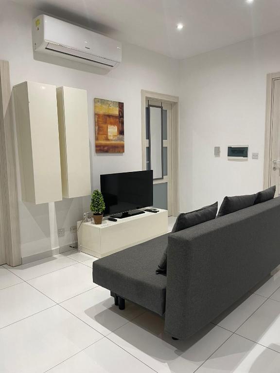 TV a/nebo společenská místnost v ubytování Msida Suites