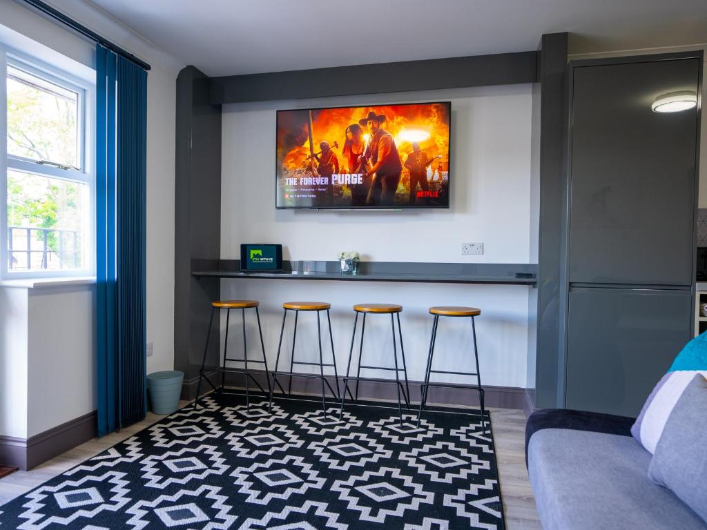 Televiisor ja/või meelelahutuskeskus majutusasutuses Penthouse 3 Bed, Large HotTub Long stay Discount