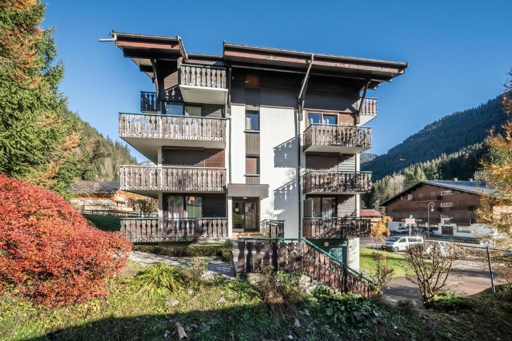 a building with balconies on the side of a mountain at Studio Chatel - Au pieds du Linga in Châtel