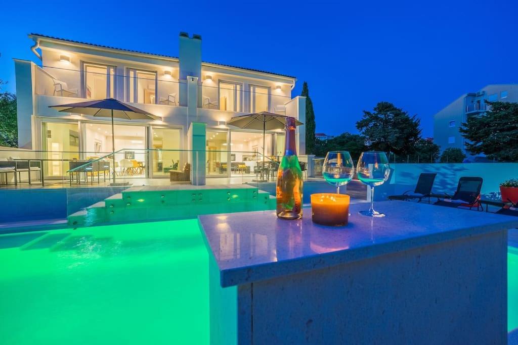 Swimmingpoolen hos eller tæt på Villa Soleil blanc, luxury villa with private pool