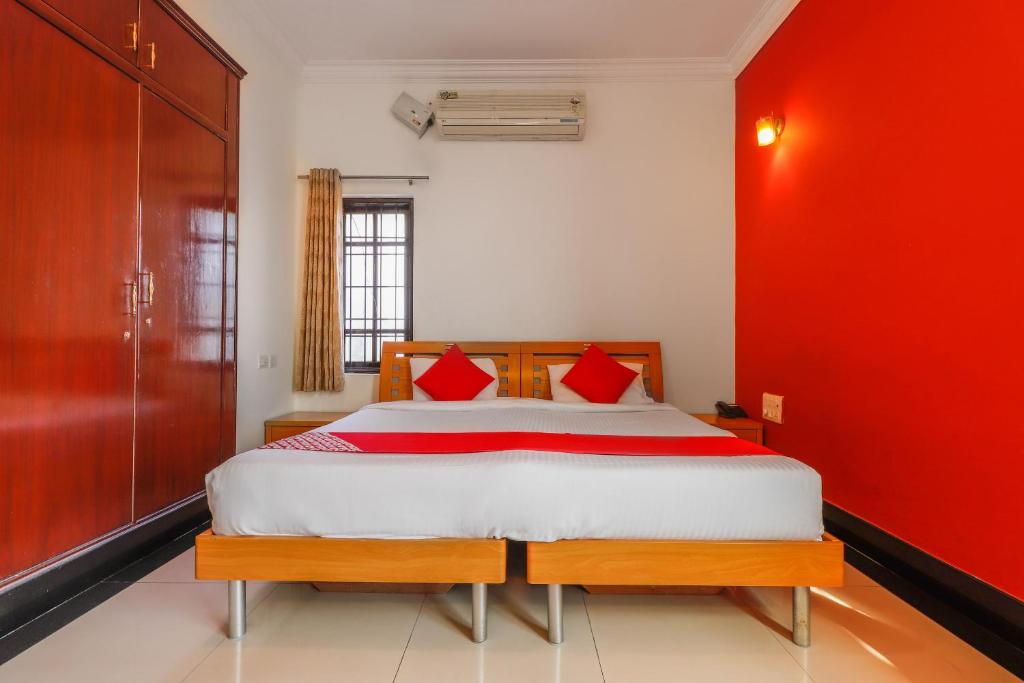 Imagine din galeria proprietății Collection O Emara Grand Hotel în Bangalore