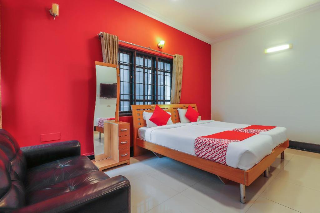 Imagine din galeria proprietății Collection O Emara Grand Hotel în Bangalore