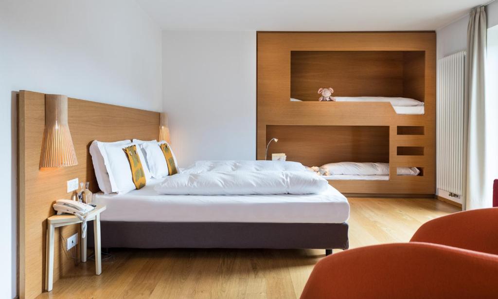 Postel nebo postele na pokoji v ubytování Azalea Park Hotel