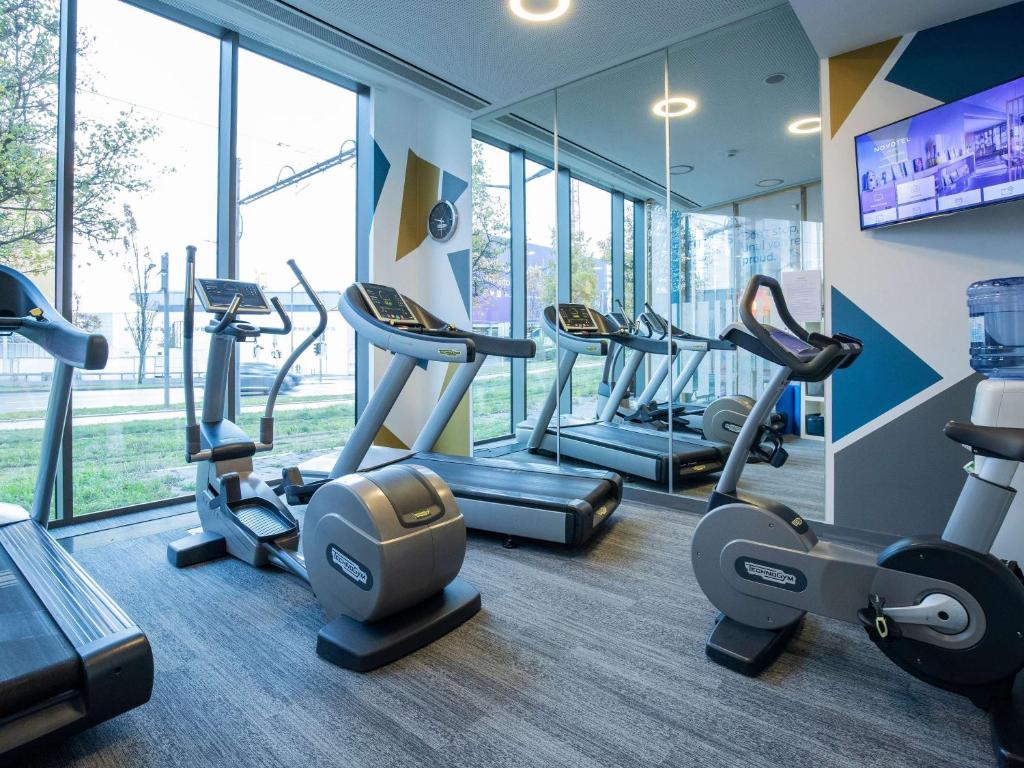 Fitness centrum a/nebo fitness zařízení v ubytování Novotel Suites Luxembourg