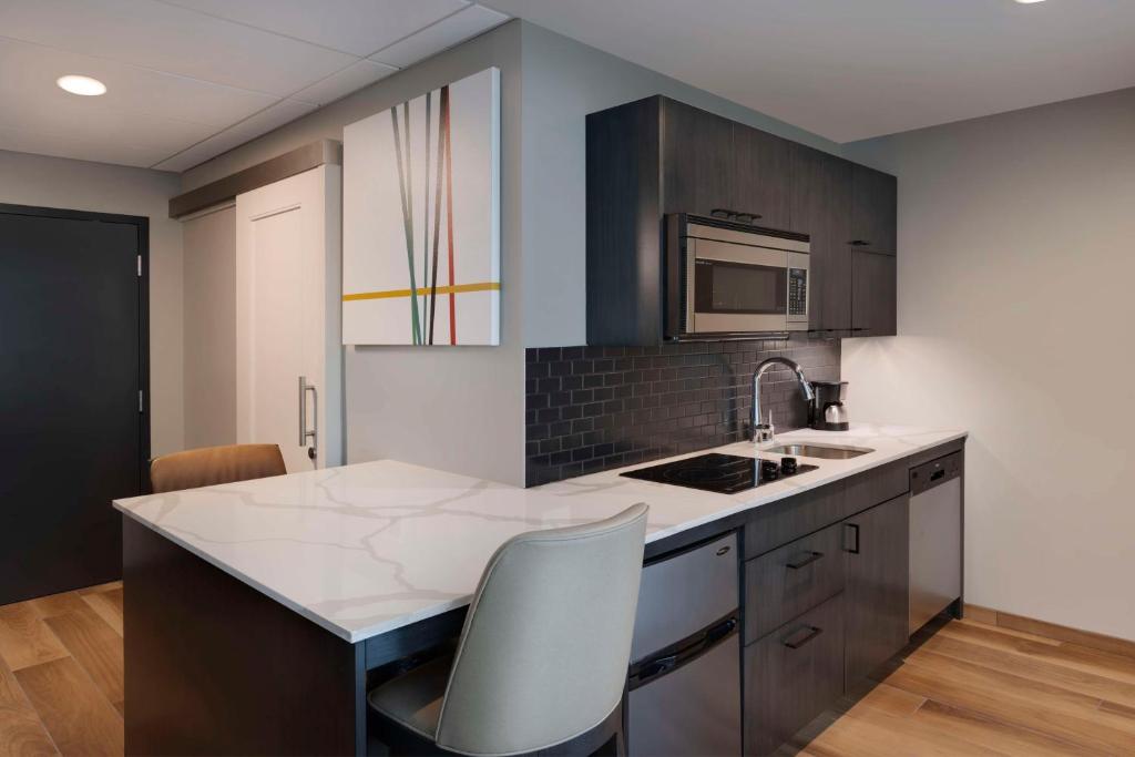 Hyatt House LAX Century Blvd - King Studio Suite With Kitchen And Sofa Bed