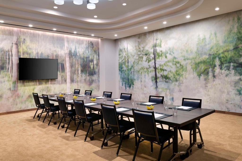 Hyatt Place LAX/Century BLVDにあるビジネスエリアまたは会議室