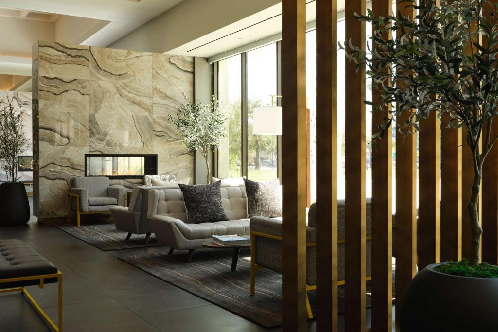 Hyatt Place LAX/Century BLVDにあるシーティングエリア