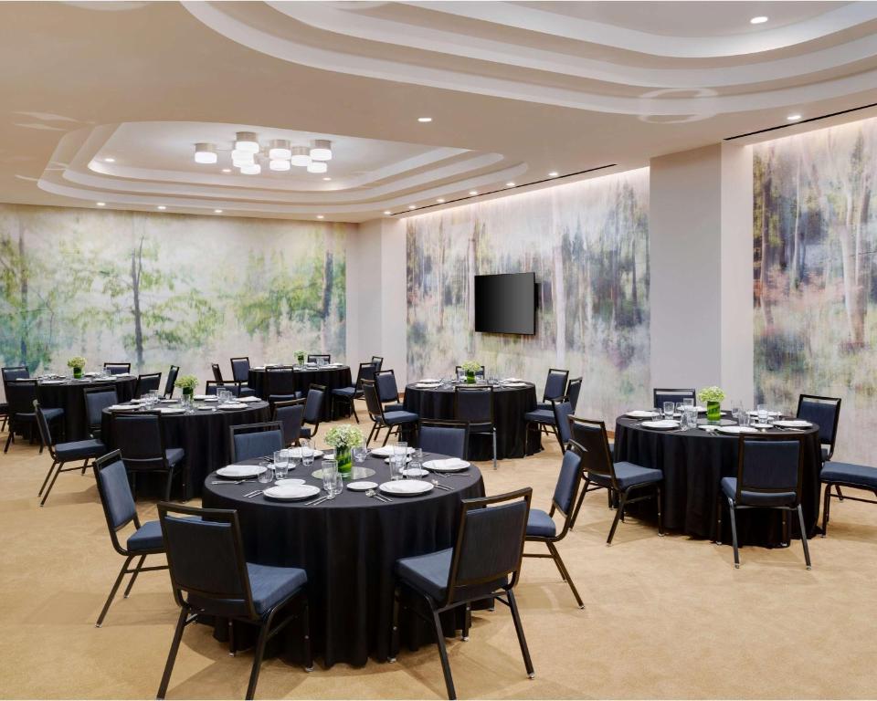 Hyatt Place LAX/Century BLVDにあるレストランまたは飲食店