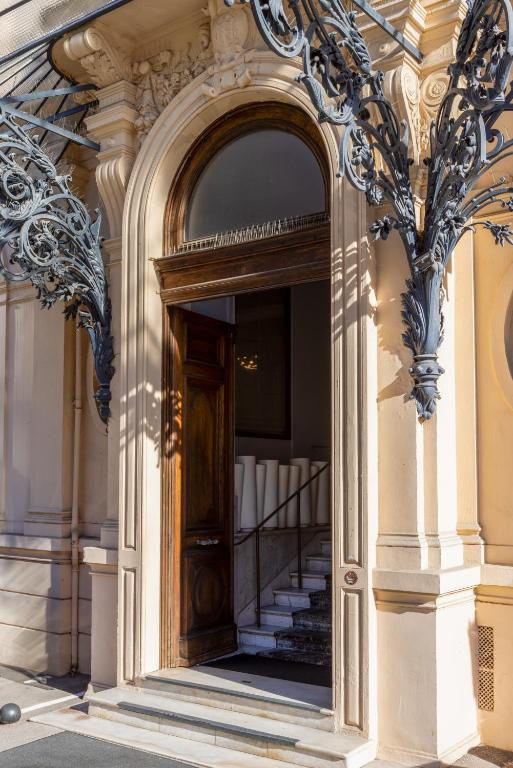 an entrance to a building with a wooden door at Hôtel Vendôme in Nice