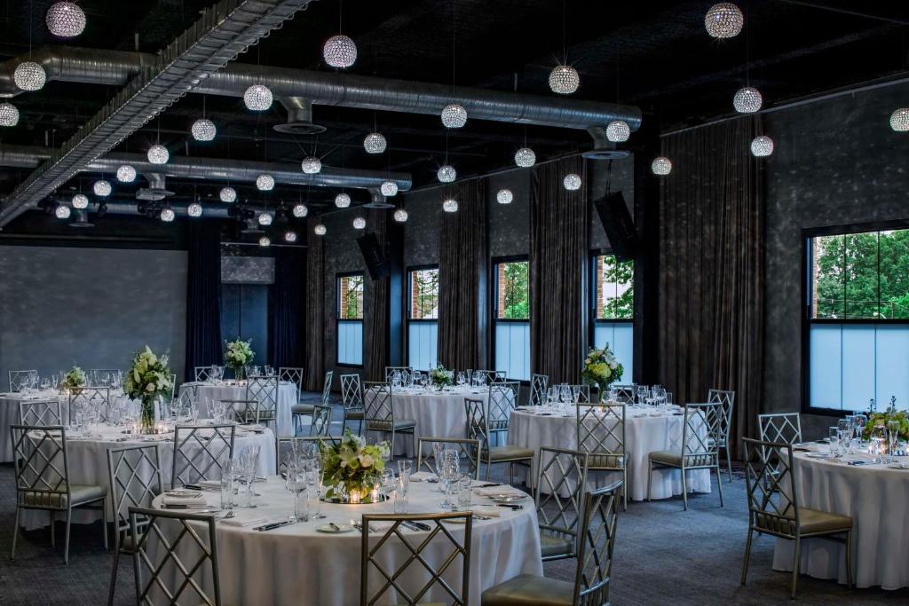 Restaurace v ubytování Hotel Nyack, a JdV by Hyatt Hotel