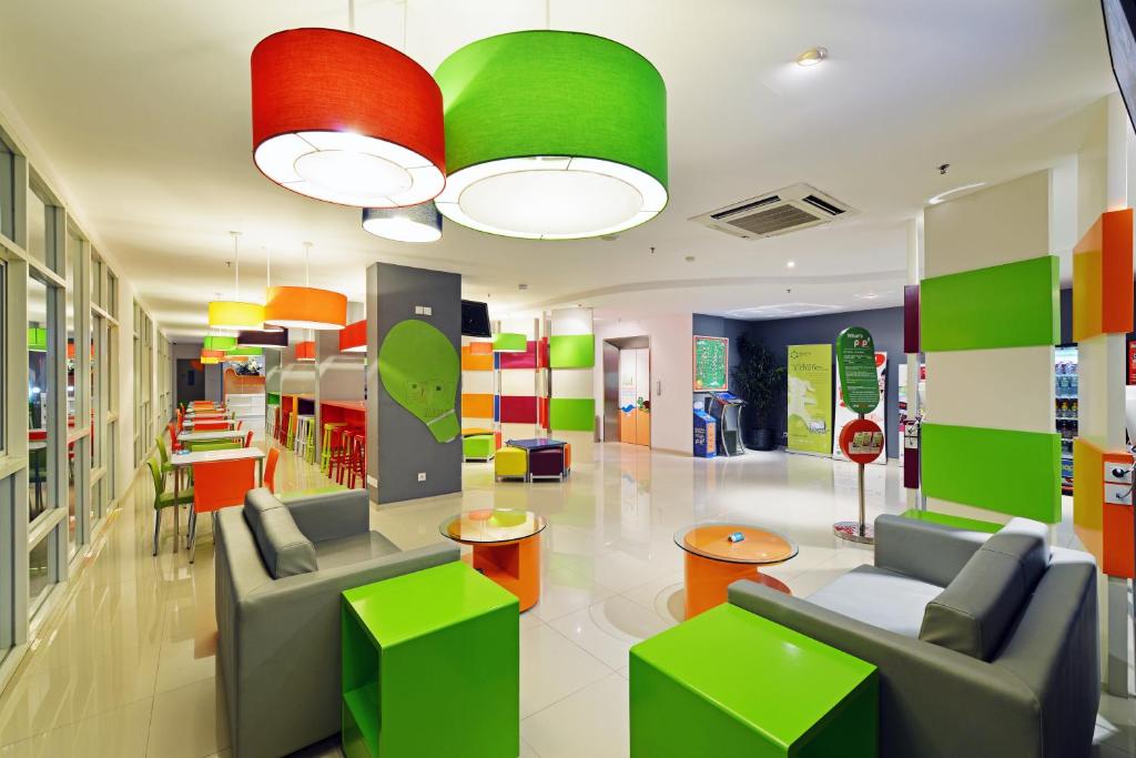 Posezení v ubytování POP! Hotel Tanjung Karang