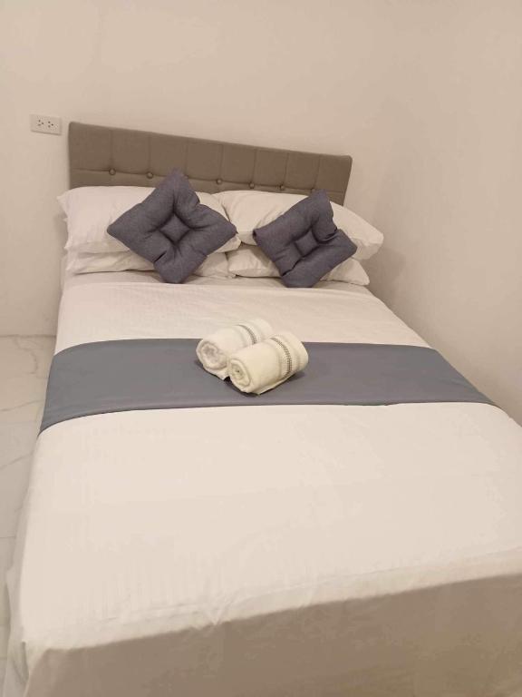Postel nebo postele na pokoji v ubytování M&M Royal Oceancrest Mactan