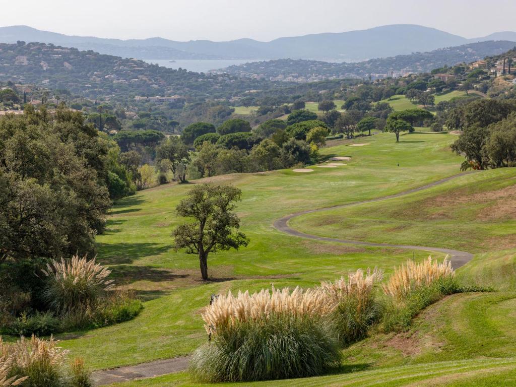a view of the green on the golf course at Apartment La Palmeraie II-1 by Interhome in Sainte-Maxime