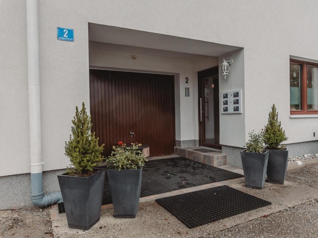 Exteriér alebo vchod do ubytovania Apartment Terrace Garden Retreat by Interhome