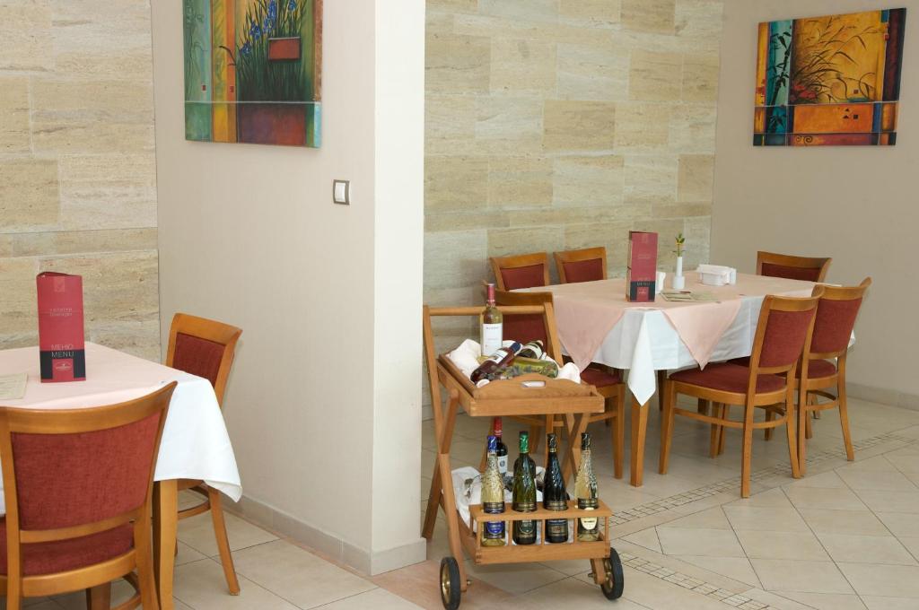 Jeravi Beach Hotel - All Inclusive italokat is kínál
