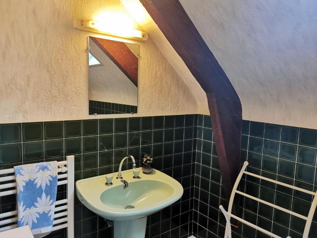 Kúpeľňa v ubytovaní Holiday Home La maison bleue by Interhome