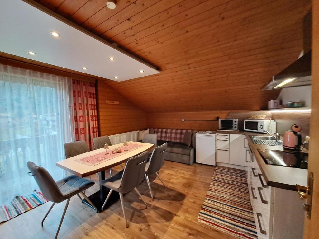 Kuchyň nebo kuchyňský kout v ubytování Apartment Schragl by Interhome