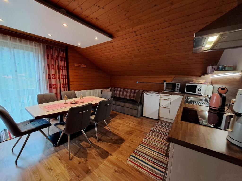 Kuchyň nebo kuchyňský kout v ubytování Apartment Schragl by Interhome