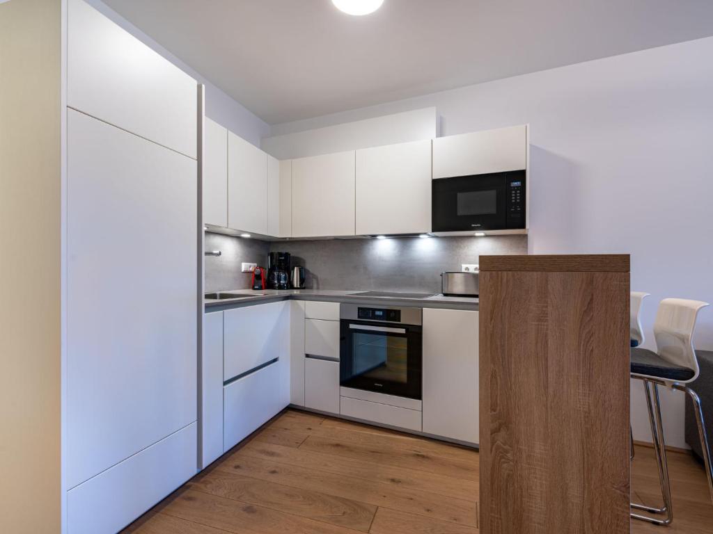 A kitchen or kitchenette at Apartment Seensucht alpe maritima Ski & See-Top 25 by Interhome