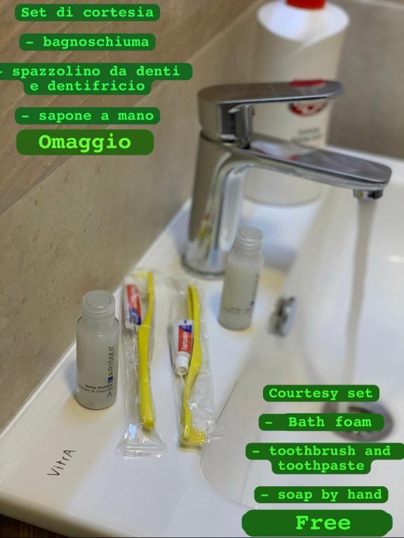 MIRIS home fast and comfortable with self check in 8 minutes walk near Naples airport - Double Room With Private Bathroom
